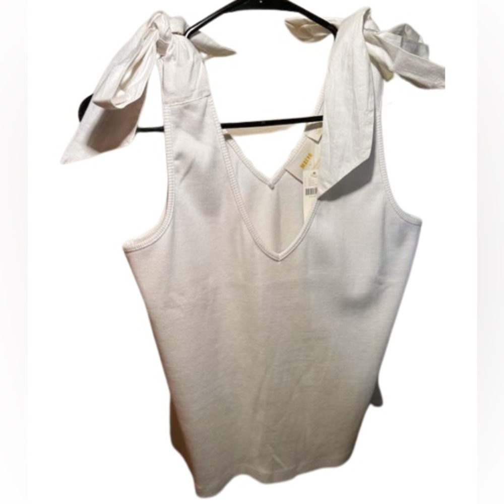 Anthropologie Maeve ribbed off white tank topwith contrasting fabric bows.Size L